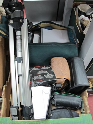 Lot 1081 - Cameras; Sony Handycam Vision, Canon Megazoom...
