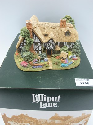 Lot 1198 - Lilliput Lane 'The Well Wishers' L3019 model...
