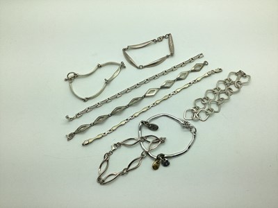 Lot 173 - Hot Diamonds Modern "925" Bracelet, suspending...