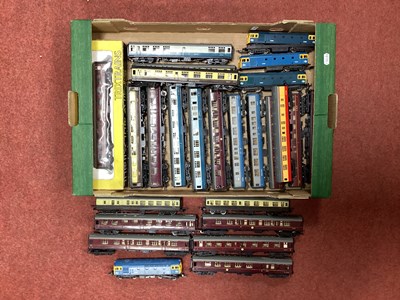 Lot 417 - Thirteen Trix and eight Lima HO scale British...