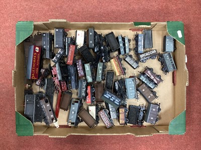 Lot 431 - Approximately Fifty OO Gauge Items of Rolling...