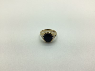 Lot 247 - A 9ct Gold Signet Style Ring, with inset panel...