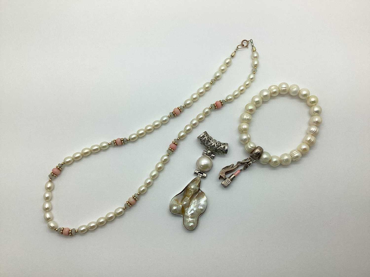 Lot 145 - A Modern Freshwater Pearl Bead Necklace,...