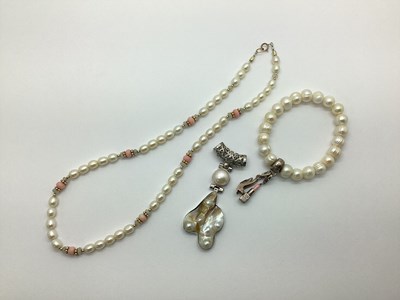 Lot 145 - A Modern Freshwater Pearl Bead Necklace,...