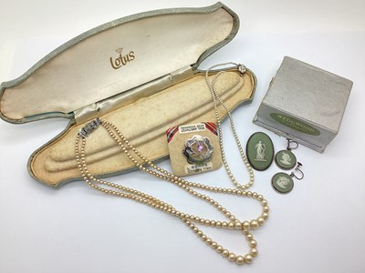 Lot 118 - A Green and White Wedgwood Jasperware Oval...