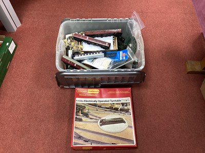Lot 379 - A Collection of OO / HO Gauge Railway...