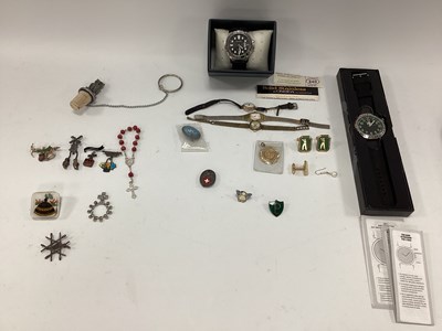 Lot 1193 - Uno; 21 Jewels Incabloc Vintage Ladies...