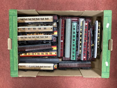 Lot 393 - Approximately thirty-six 00 gauge coaches by...