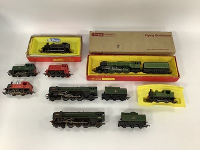 Lot 662 - Eight Triang and Triang-Hornby 00 gauge...