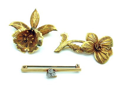 Lot 82 - A 9ct Gold Three Stone Diamond Set Bar Brooch,...