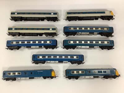 Lot 492 - A Triang 00 gauge "Blue Pullman" with driving...