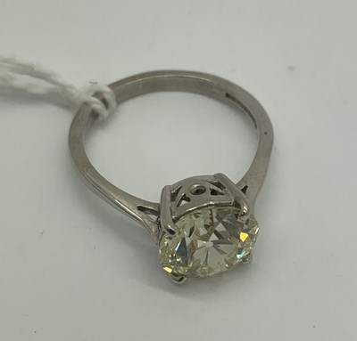 Lot 201 - A Large 18ct Gold Single Stone Diamond Ring,...