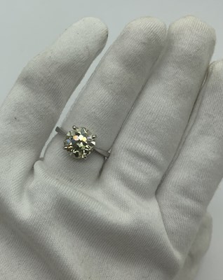 Lot 201 - A Large 18ct Gold Single Stone Diamond Ring,...