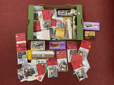 Lot 344 - Approximately thirty 00 gauge (4mm scale)...