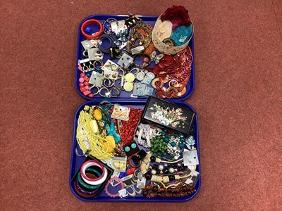 Lot 35 - A Collection of Modern Costume Jewellery, to...