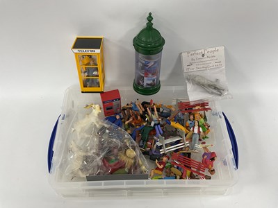 Lot 575 - Approximately thirty-two G scale figures by...