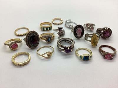 Lot 117 - A Modern Chunky Single Stone Ring, claw set,...