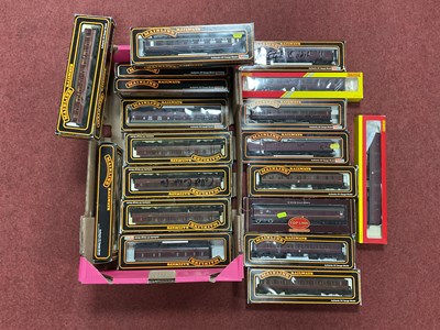 Lot 353 - Nineteen boxed 00 gauge coaches and parcels...