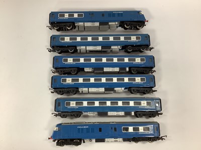 Lot 514 - A Triang 00 gauge "Blue Pullman" train, with...