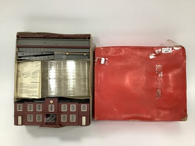 Lot 802 - A Triang Hornby R.5083 Terminus/Through...