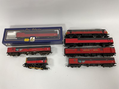 Lot 760 - An 00 gauge RES-liveried Parcels and Mail...
