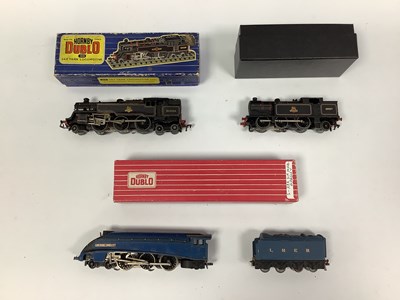 Lot 462 - Three Hornby-Dublo three-rail locomotives: a...