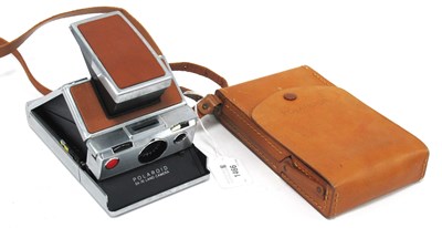 Lot 1466 - Polaroid SX-70 Land Camera, with case.