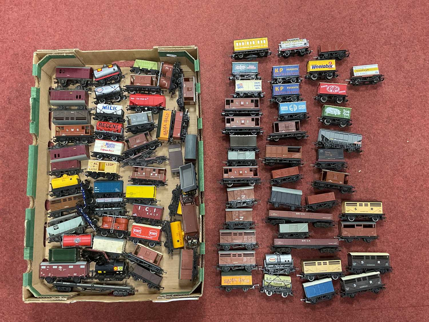 Lot 470 - Approximately eighty 00 gauge wagons by Hornby,...