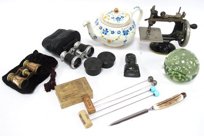 Lot 1433 - A Miniature Singer Sewing Machine, large XIX...