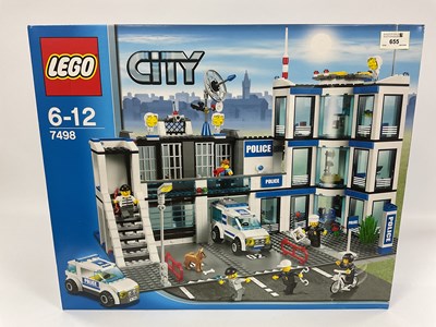 Lot 655 - Lego City #7498 Police Station Set, possibly...