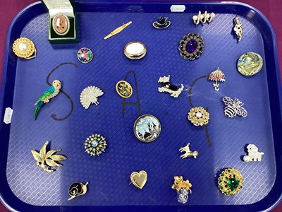 Lot 219 - A Collection of Assorted Brooches, including a...