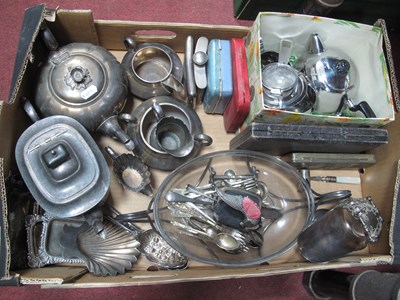 Lot 1217 - Metalware, mainly silver-plated items...