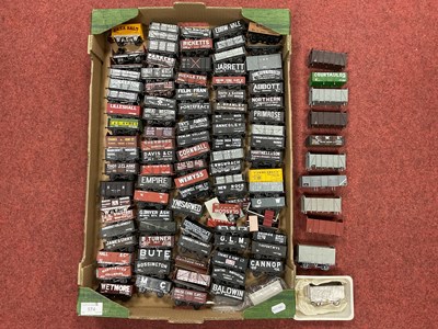 Lot 574 - Approximately 100 Items of 'OO' Gauge/4mm Kit...