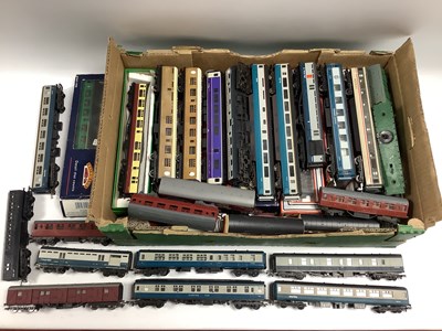 Lot 446 - Fifty 'OO' Gauge/4mm Unboxed Items etc,...