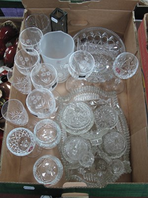 Lot 1246 - Glassware, including Royal Doulton crystal...