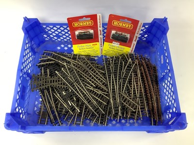 Lot 88 - Approximately forty 00 gauge points by Peco...
