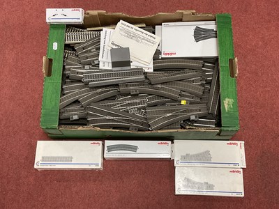 Lot 28 - A large quantity of Marklin HO scale...