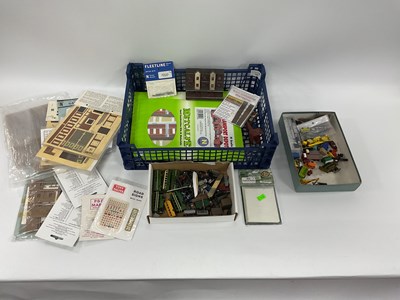 Lot 101 - A quantity of N gauge accessories and scenic...