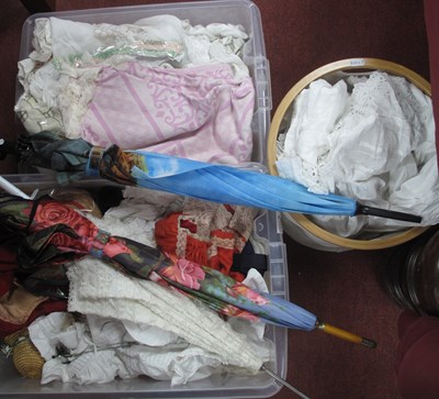 Lot 1298 - Large quantity of vintage doll clothing and...