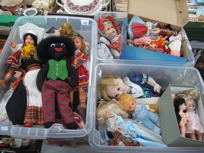 Lot 1252 - Large quantity of antique and vintage dolls in...