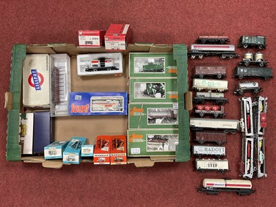 Lot 9 - Approximately thirty HO scale European freight...