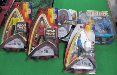 Lot 431 - Six Art Asylum, Diamond Select Toys Star Trek...