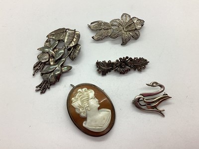 Lot 151 - An Oval Shell Carved Cameo Brooch/Pendant,...