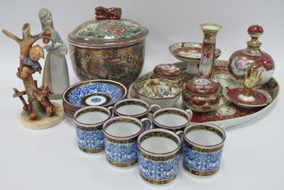 Lot 1326 - Porcelains collection: large Japanese style...