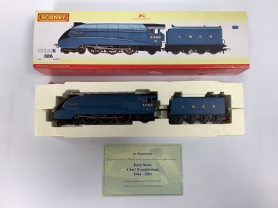Lot 886 - A Hornby (China) R2339, 'OO' Gauge Class A4...