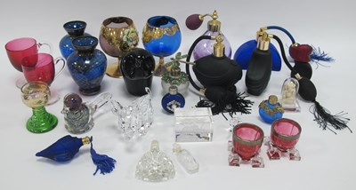 Lot 1348 - Glassware, including coloured art glass cups...