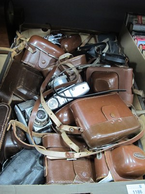 Lot 1186 - A large collection of vintage film cameras to...