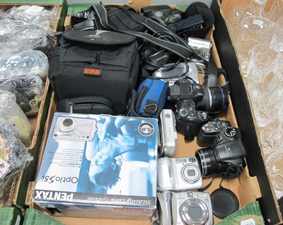 Lot 1160 - A large quantity of modern digital cameras to...