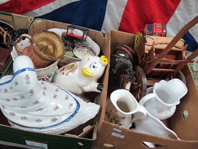 Lot 1110 - K Japan Tin Plate Fire Engine, pottery horse...