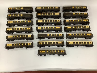 Lot 76 - Approximately nineteen Triang "short" Pullman...
